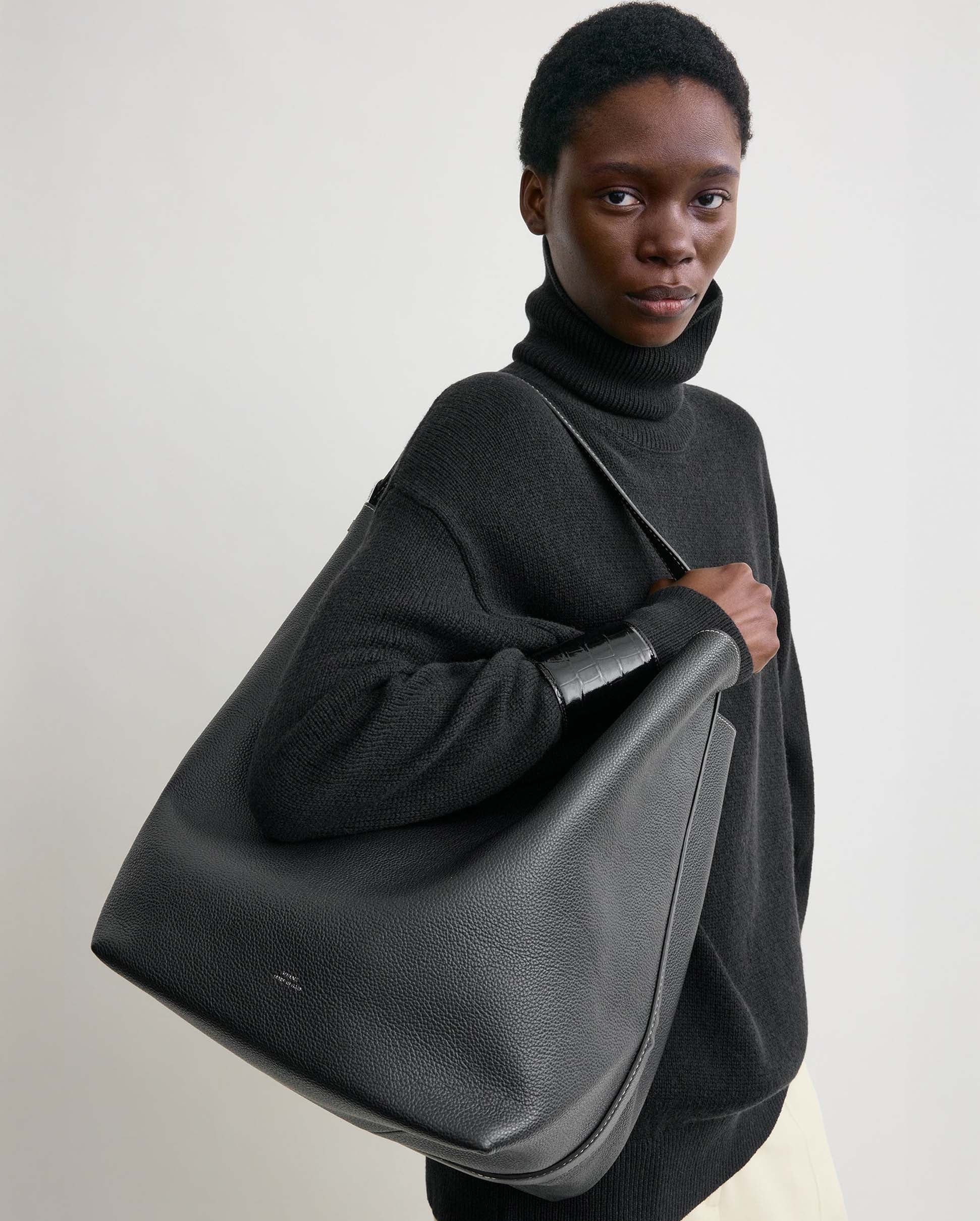BELTED GRAINED LEATHER TOTE / BLACK