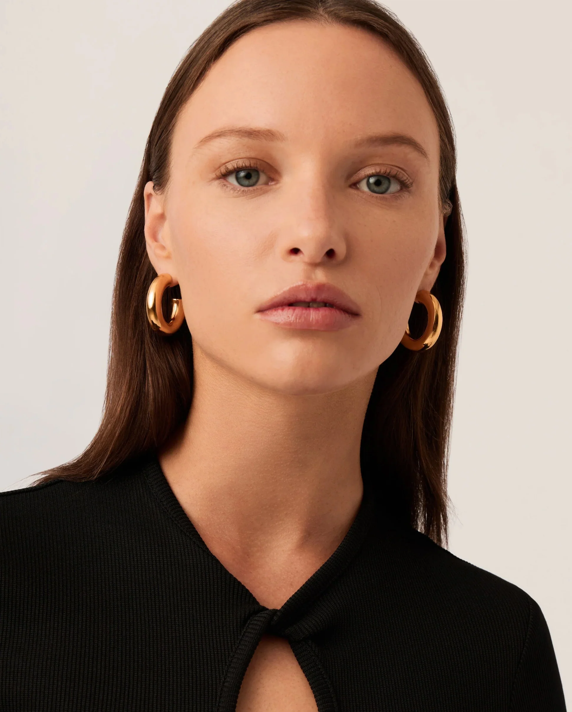 CHUBBY LARGE HOOP EARRINGS / GOLD - Image 4