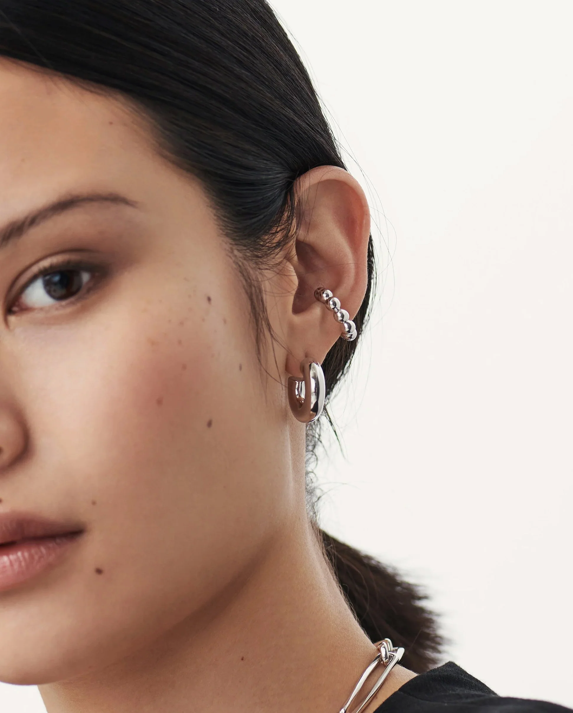 CHUBBY SMALL HOOP EARRINGS / SILVER - Image 2