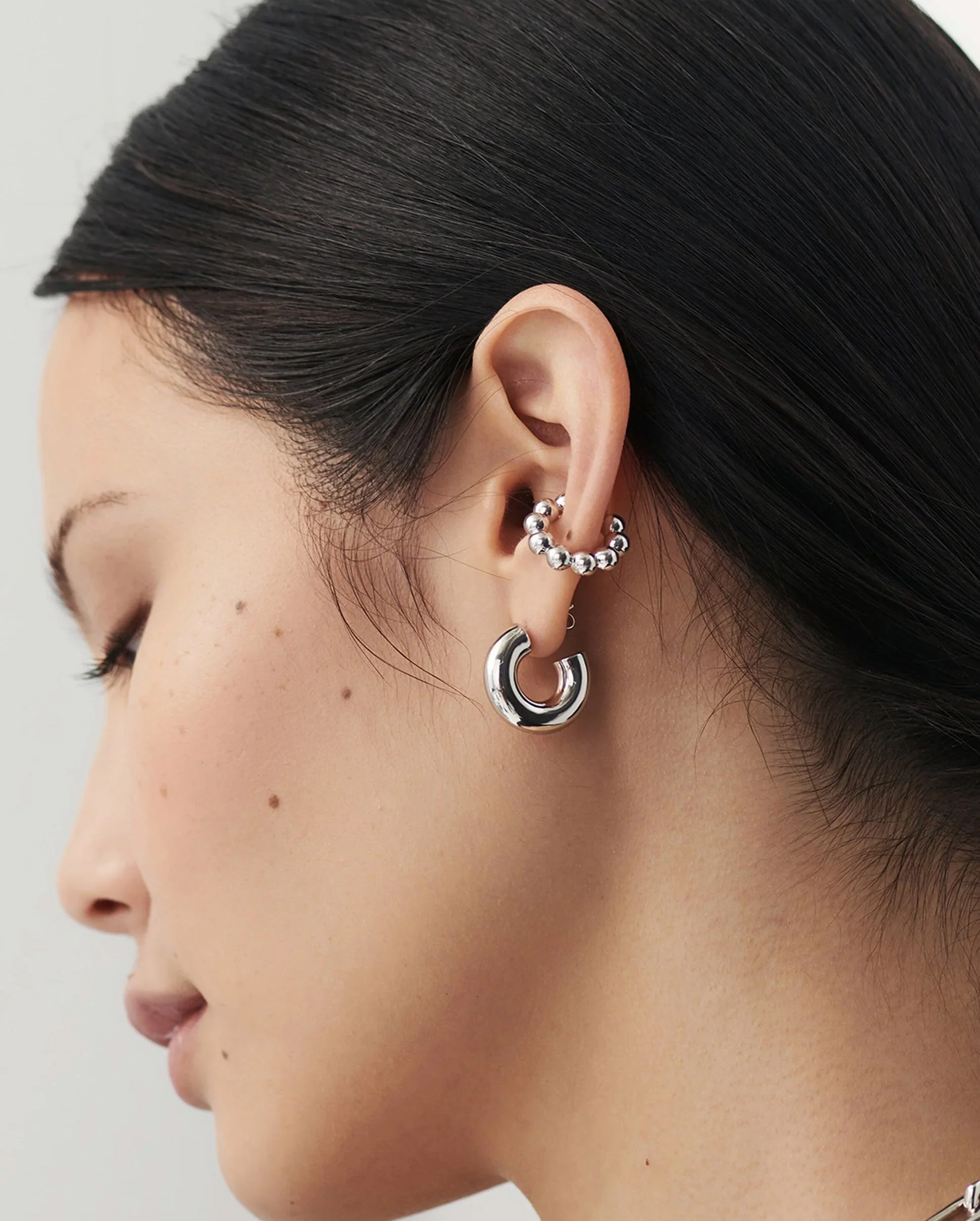 CHUBBY SMALL HOOP EARRINGS / SILVER - Image 5