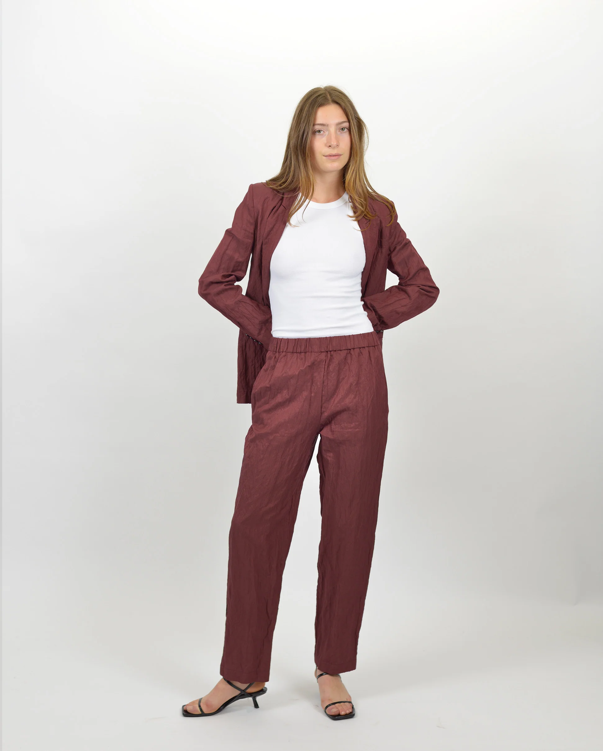 CONTEMPORARY CRINKLED COTTON ELASTICATED PANTS / CACAO - Image 3