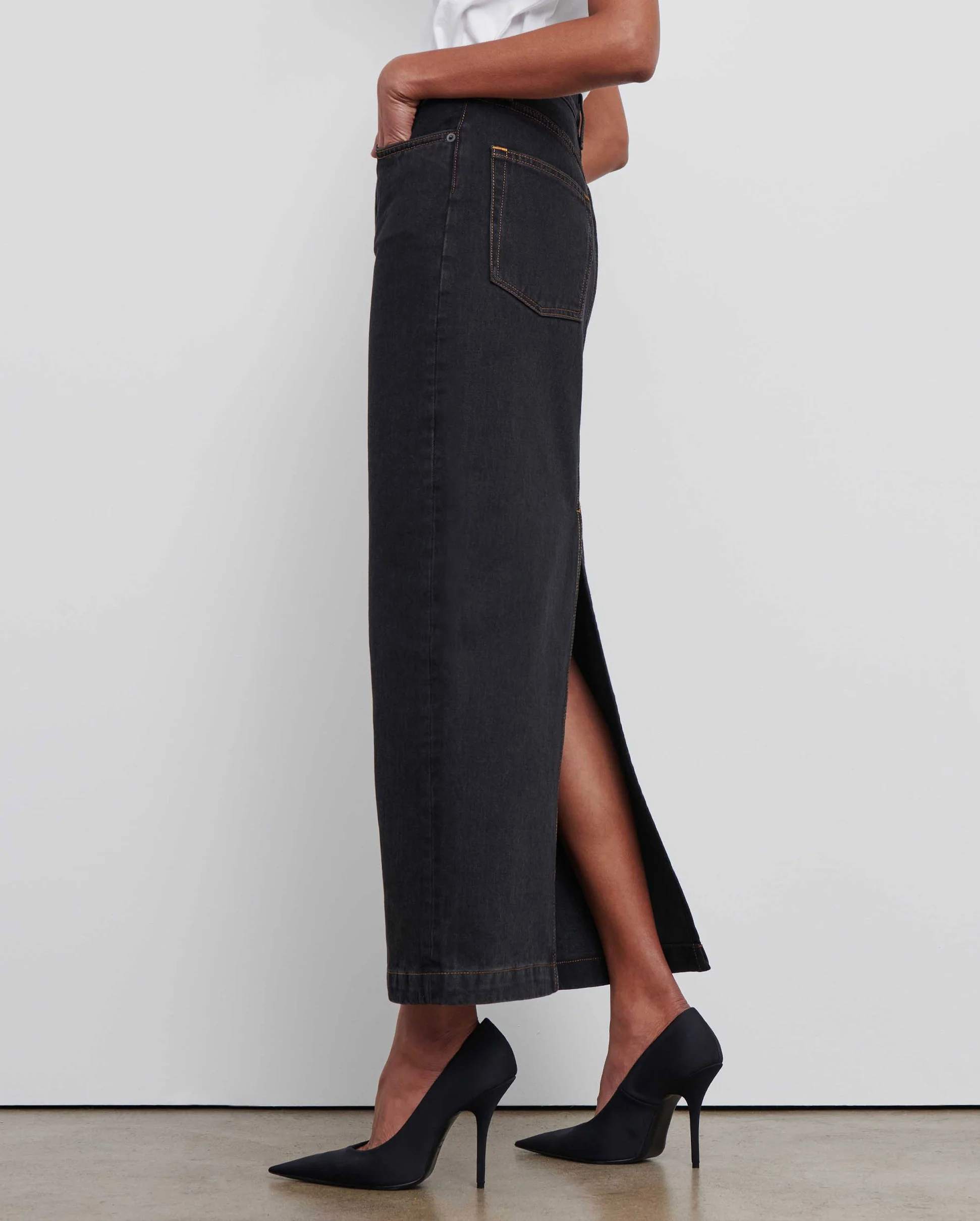 DENIM COLUMN SKIRT / BLACK - Image 6