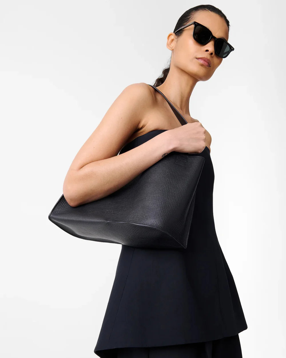 DOUBLET REFLECTION TOTE / DARKEST NAVY - Image 2