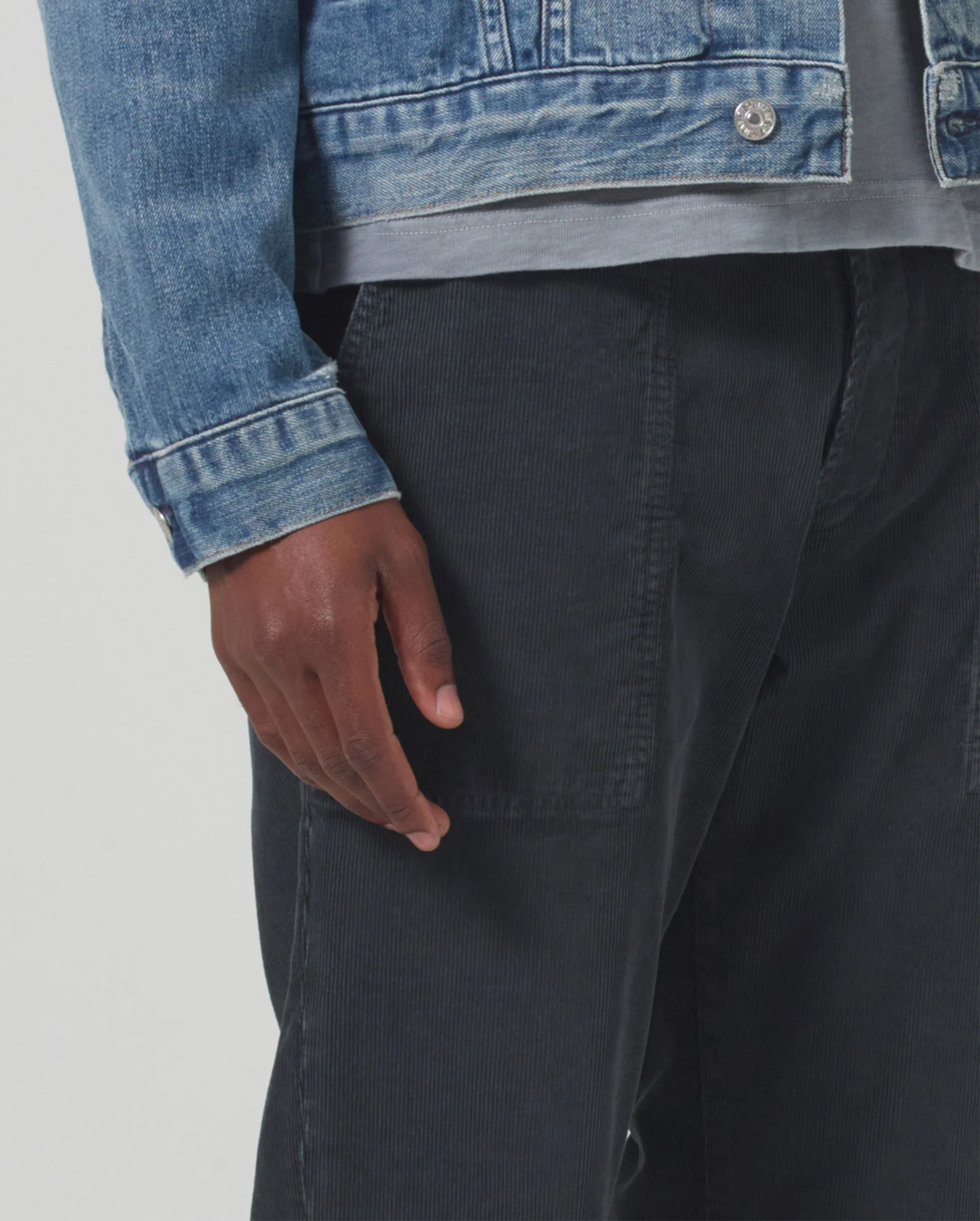 FINN RELAXED TROUSER CORDUROY / CHARRED CEDAR - Image 5