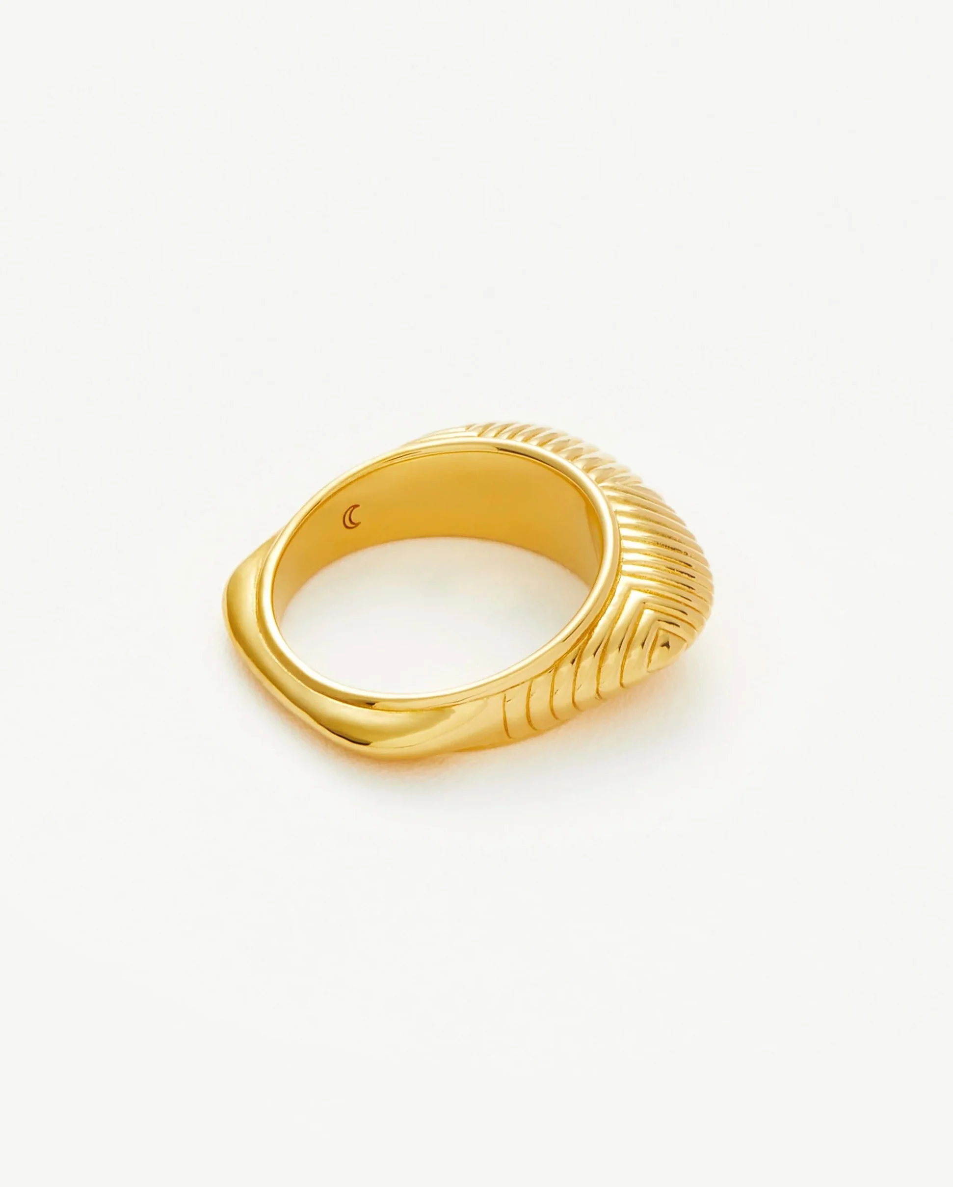 HERA DOME RIDGE STACKING RING / GOLD - Image 5