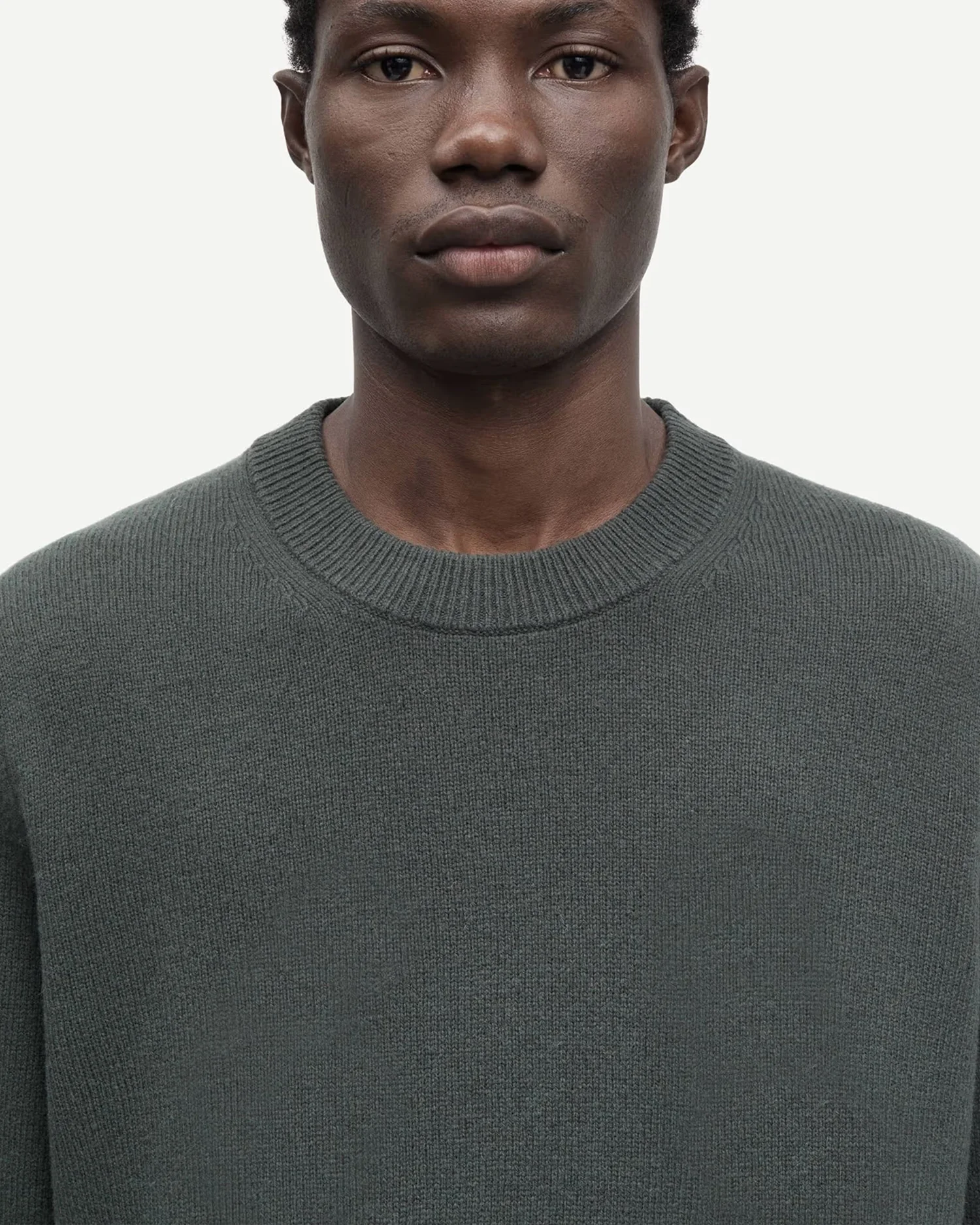 ISAK KNIT SWEATER 15010 / DARK EVERGREEN - Image 2