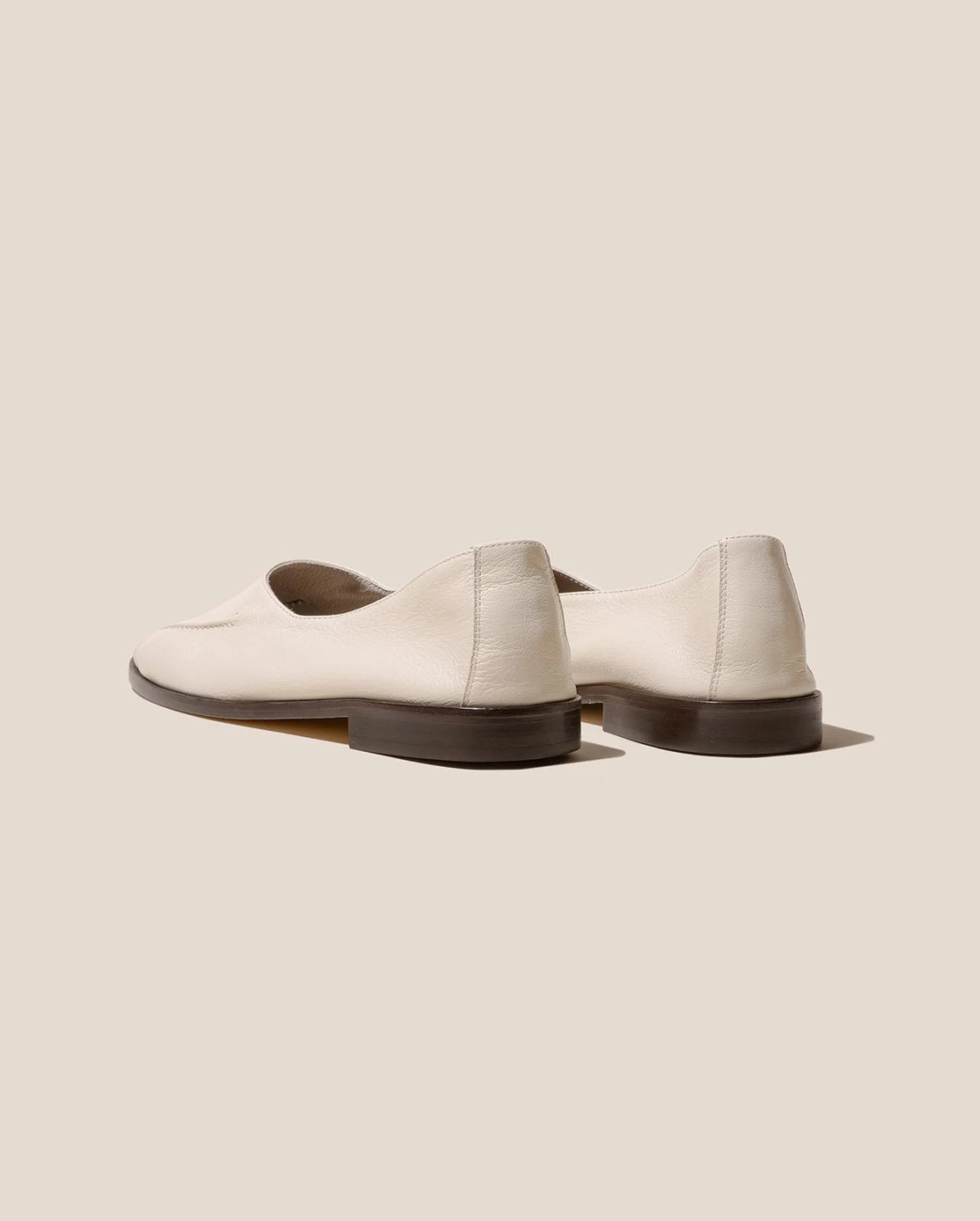 JULIOL WINTER SUPPLE SHINY LOAFER / CREAM - Image 3