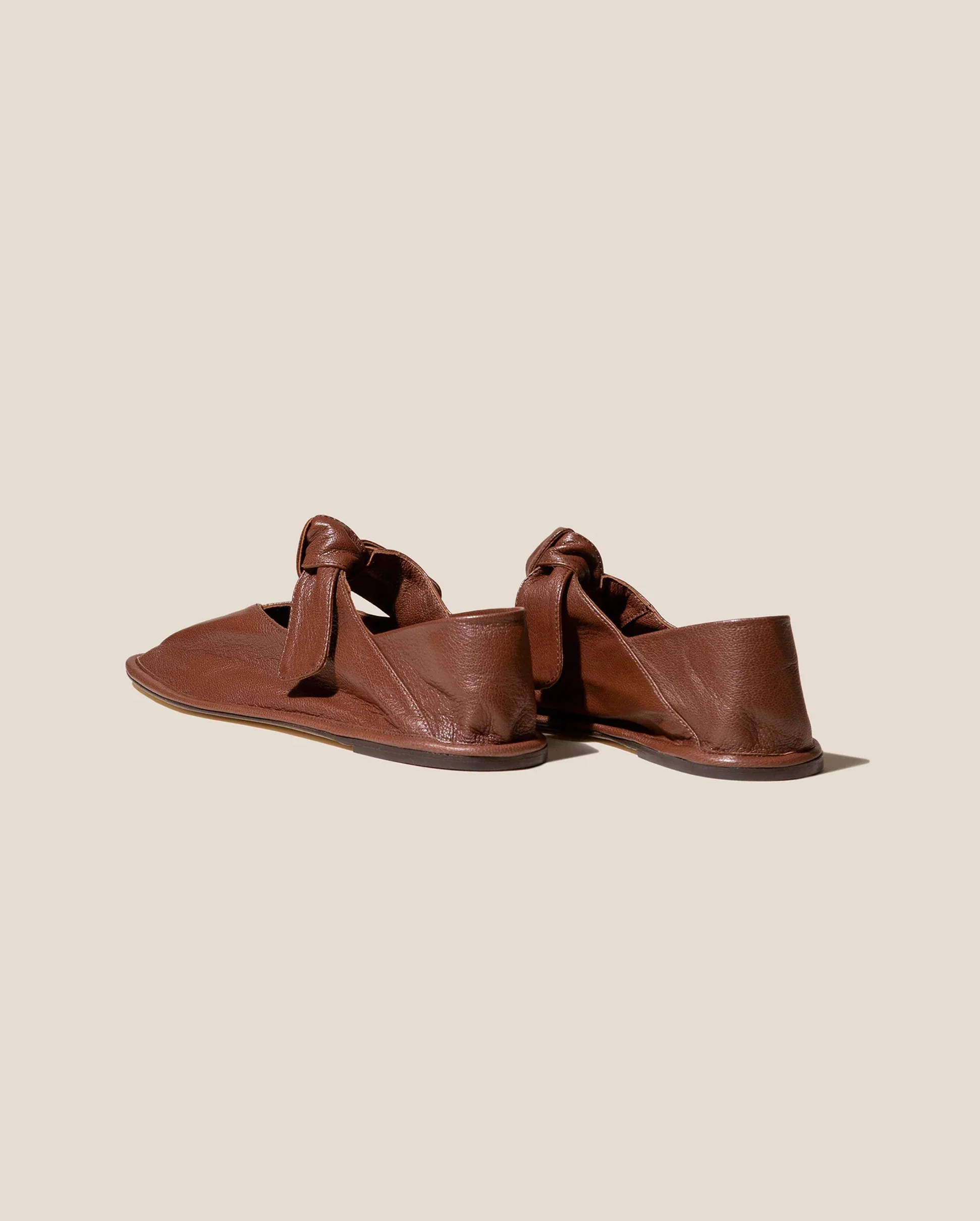 LLASADA SUPPLE SHINY FLAT / CHESTNUT - Image 4