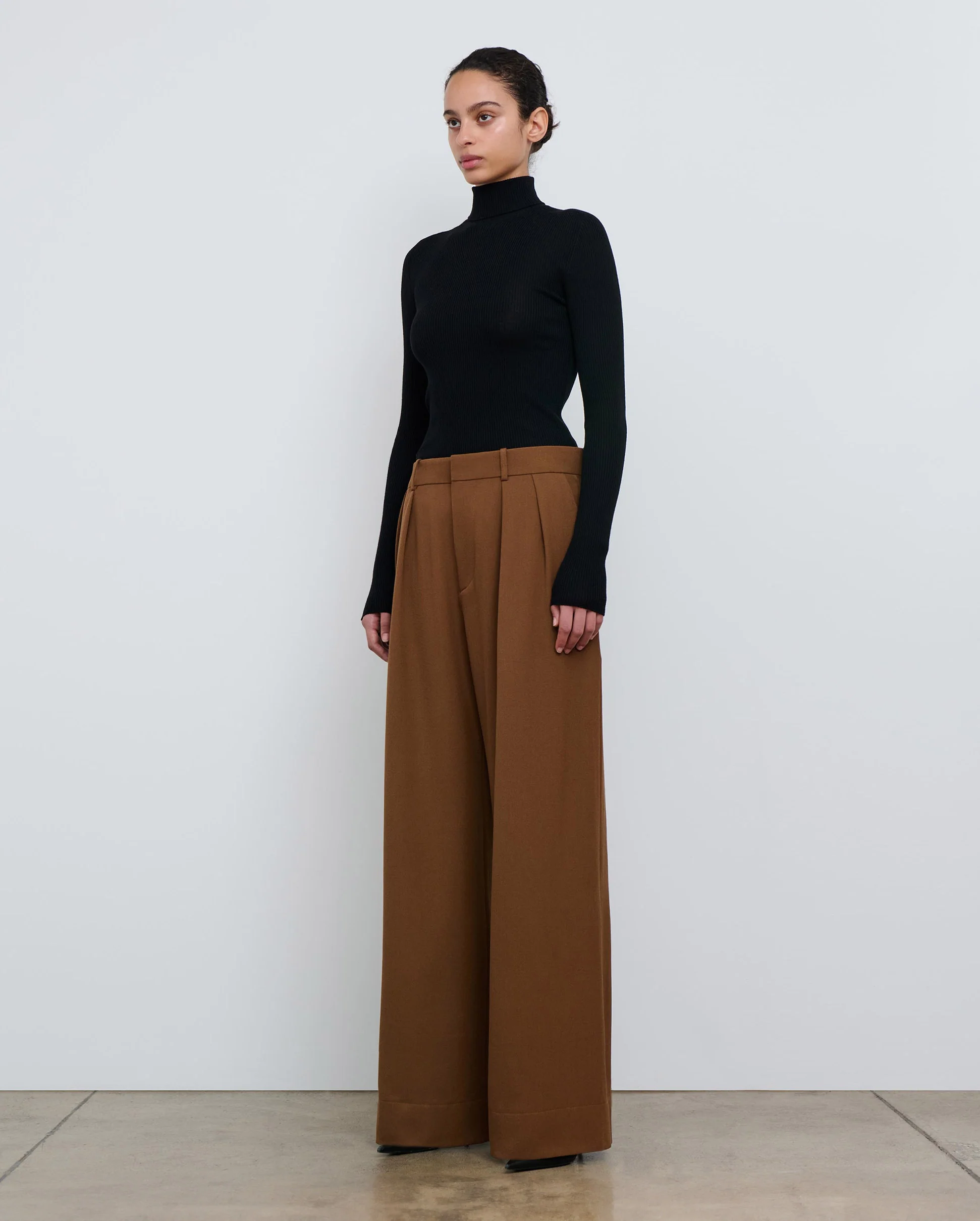 LOW RISE TROUSER / BROWN - Image 3
