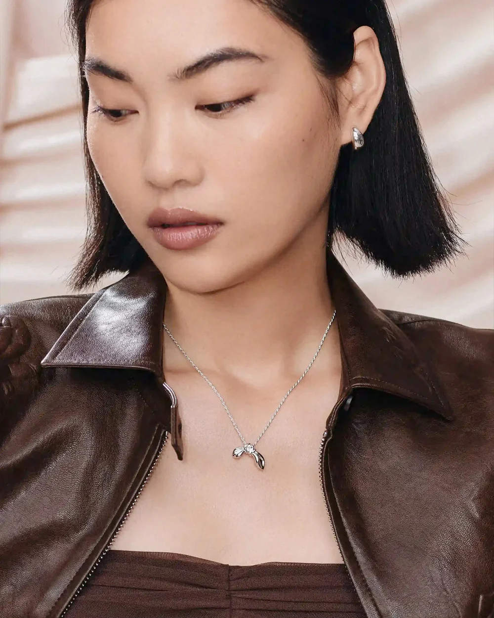 MARK GONG BOW PENDANT NECKLACE / SILVER - Image 3