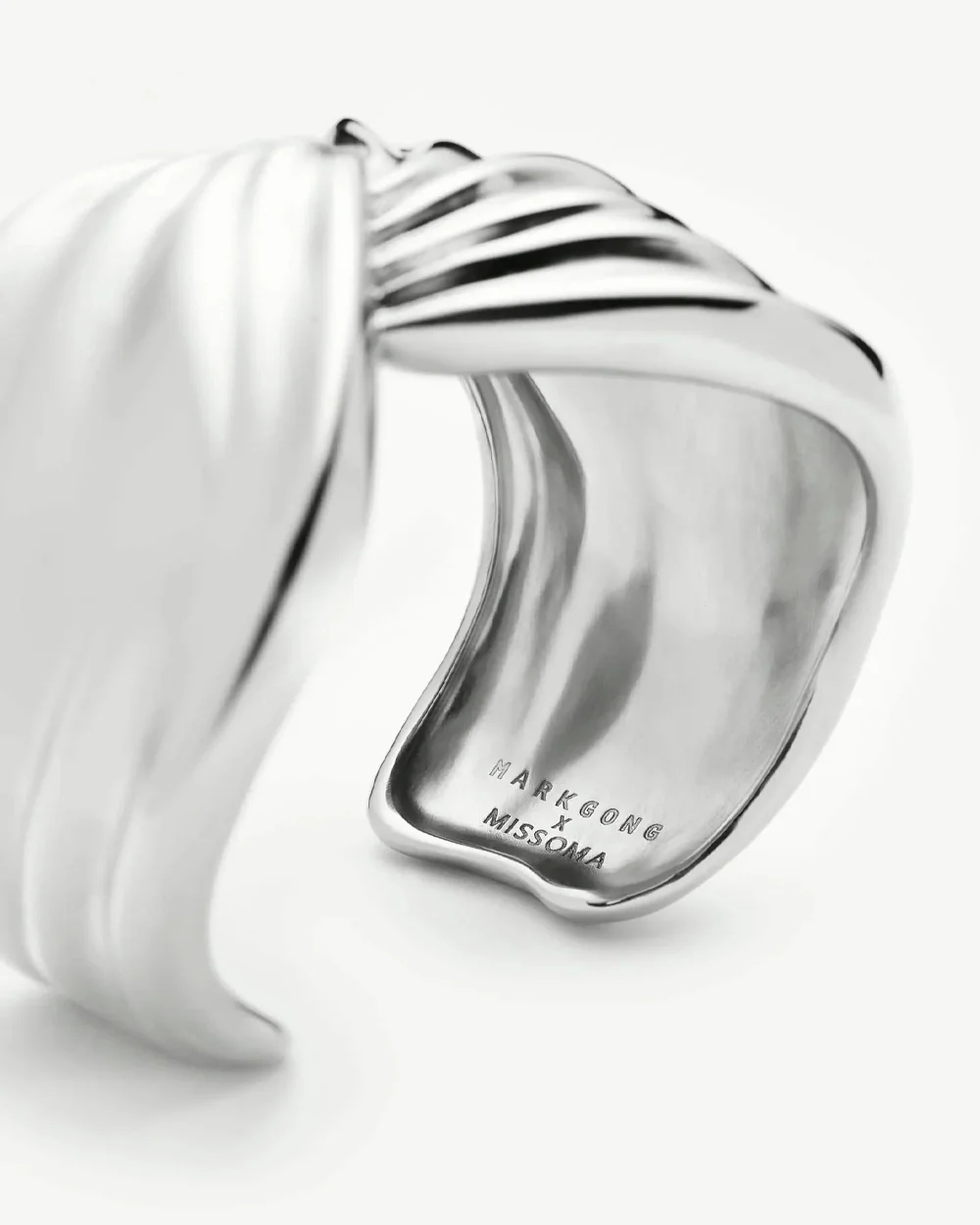 MARK GONG DRAPED STATEMENT CUFF / SILVER - Image 4