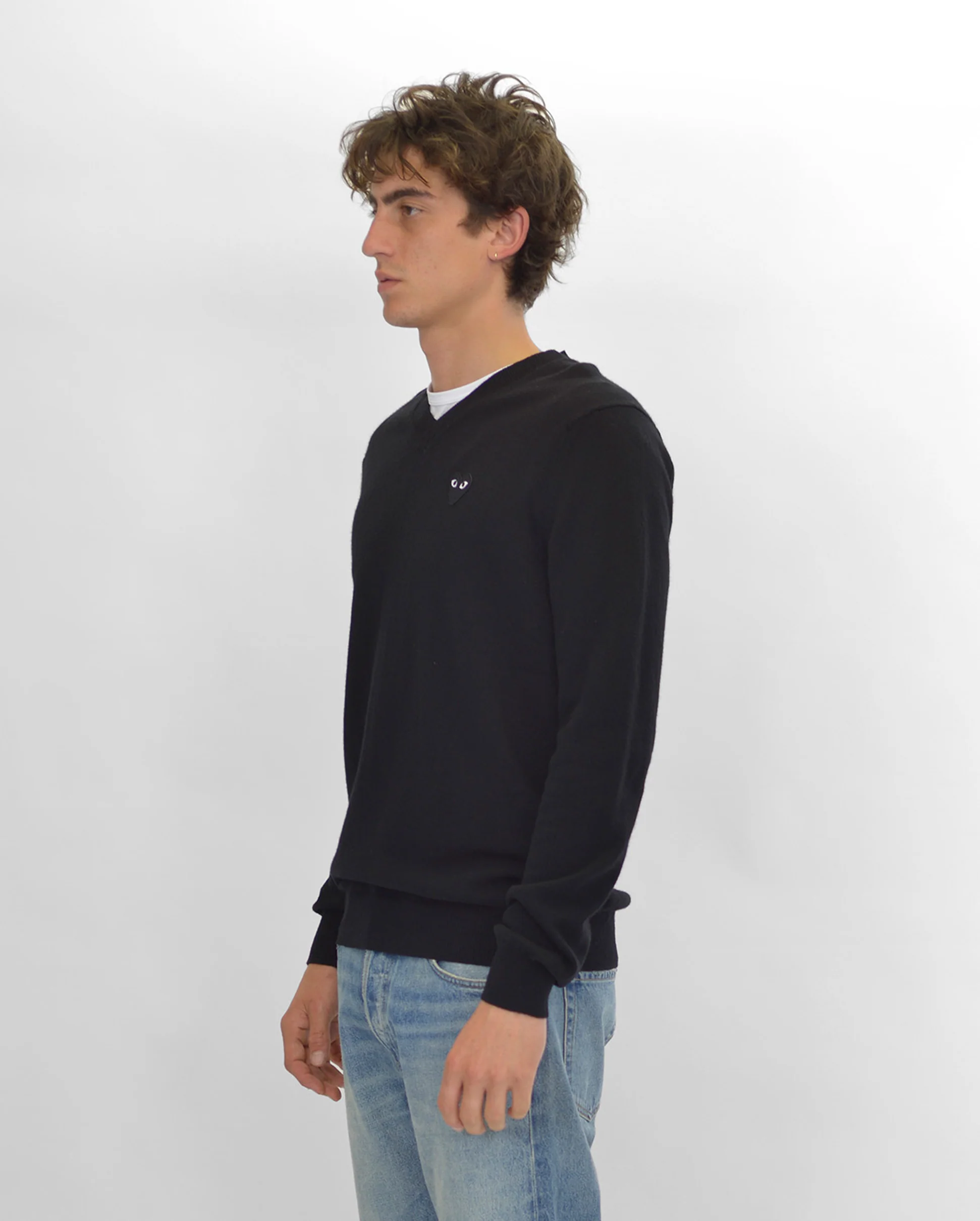 N018 UNISEX BLACK HEART V-NECK SWEATER / BLACK - Image 3