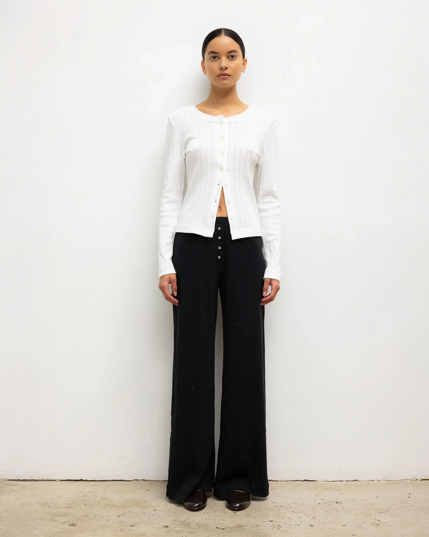 POINTELLE CLASSIC CREW CARDIGAN / WHITE - Image 3
