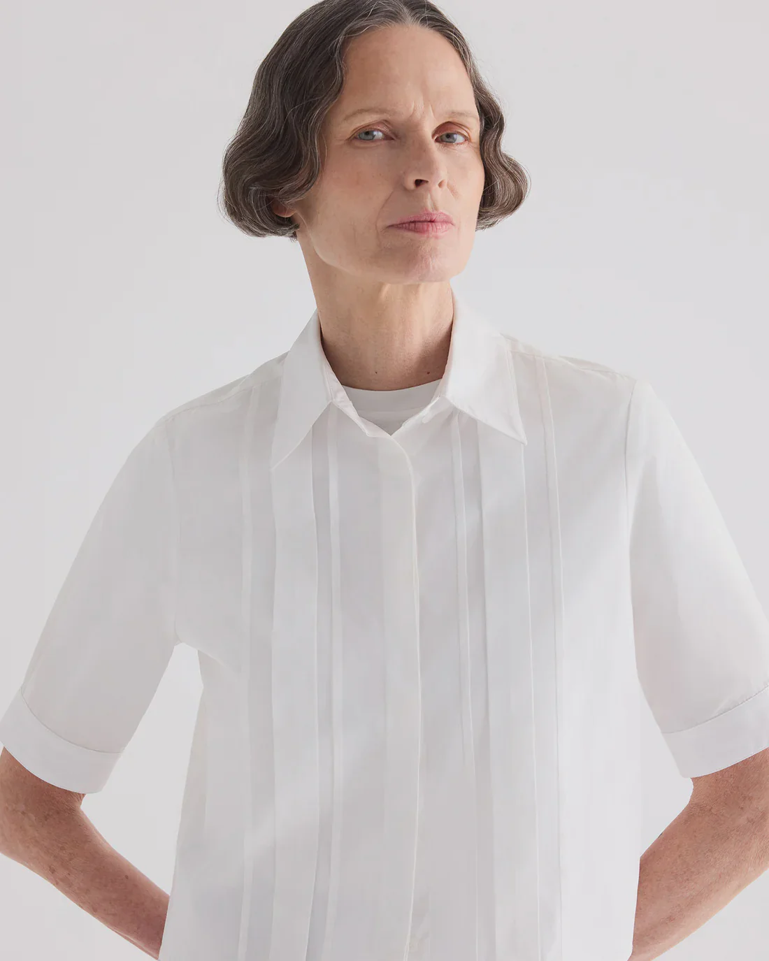 SHORT LIVED SHIRT WITH PLEATED PLACKET / WHITE