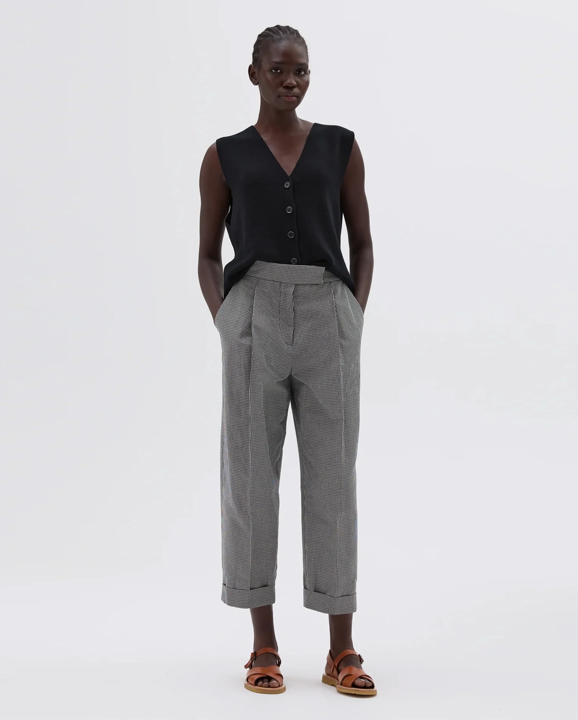 SINGLE PLEAT CROPPED TROUSER / BLACK ECRU - Image 2