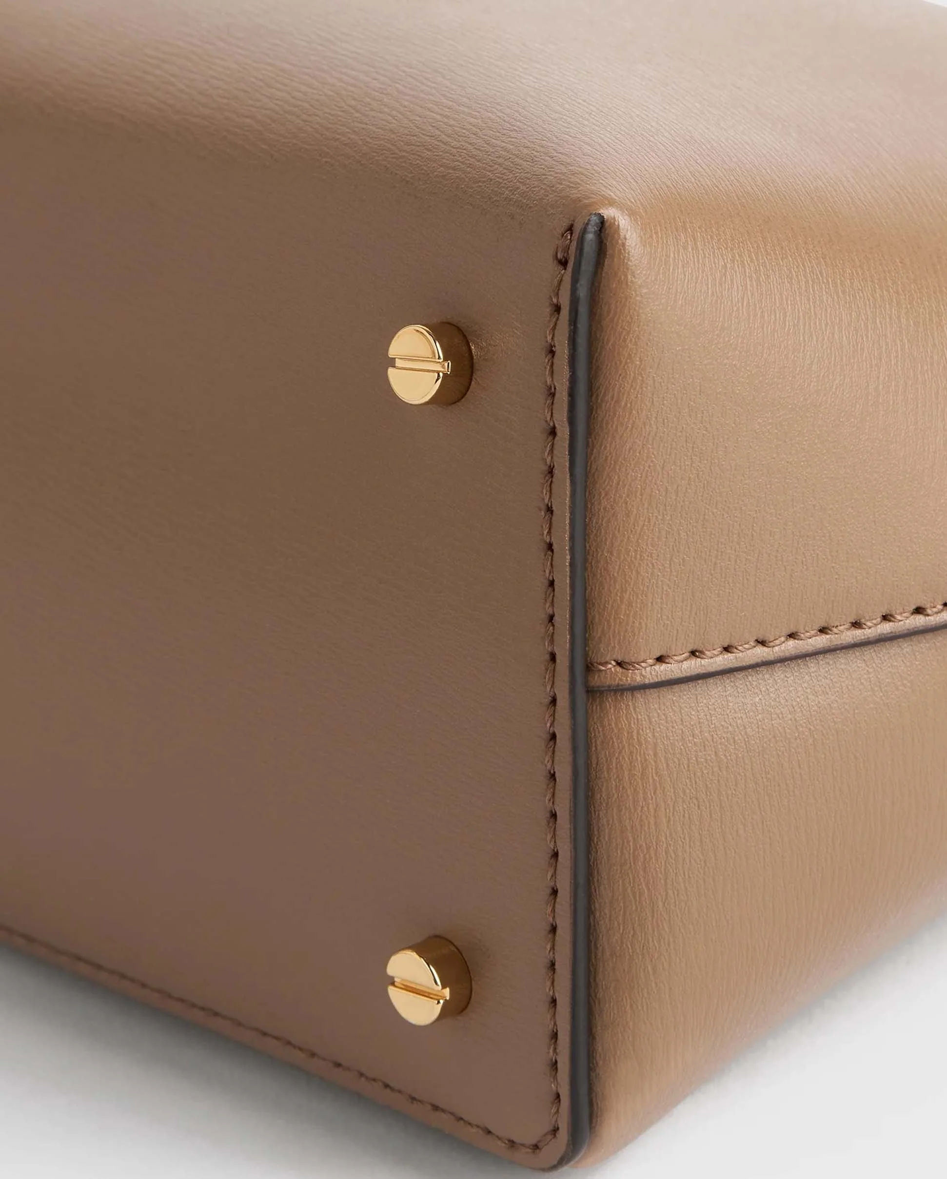 T-LOCK LEATHER CLUTCH / CAMEL - Image 6